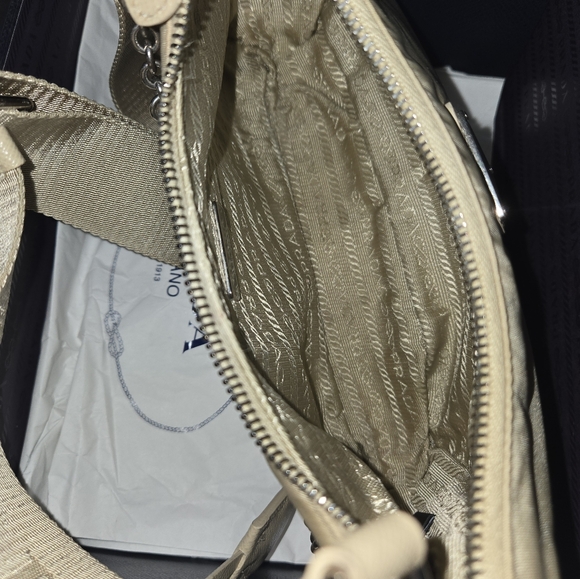 Prada re edition 2005 - Picture 7 of 8